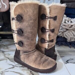 Ugg Women’s Tall Bailey Triplet Button Brown Bomber Suede Sheepskin Boots Size 9